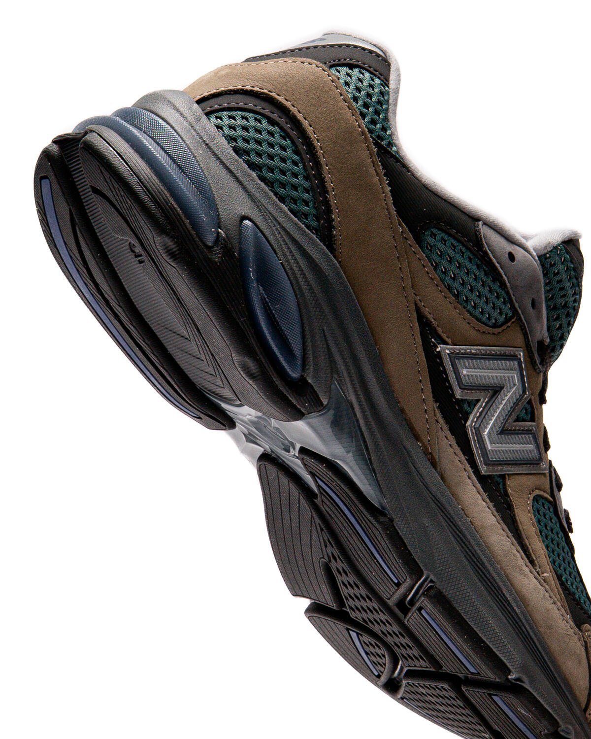 U2010AGY | the kith x new balance shark pack swims closer